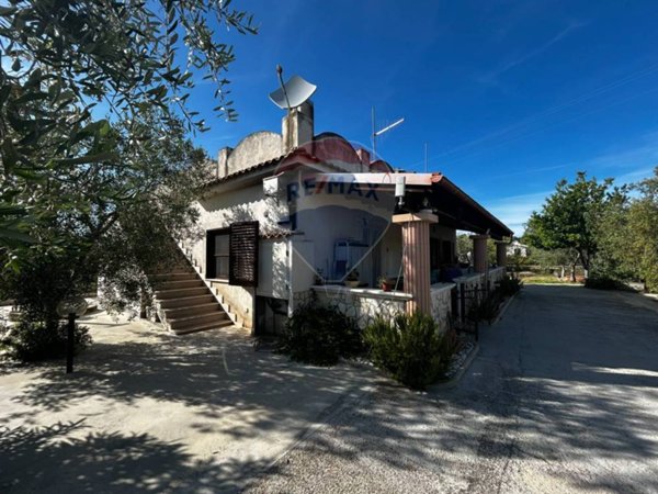casa indipendente in vendita a Vieste