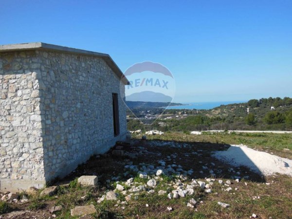 casa indipendente in vendita a Vieste