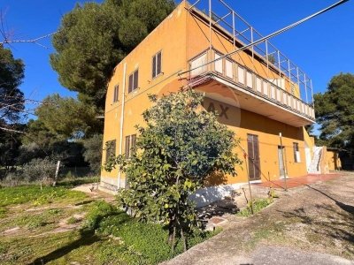 casa indipendente in vendita a Vieste