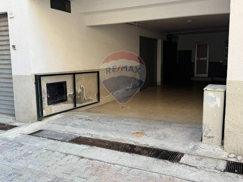 locale di sgombero in vendita a Vieste