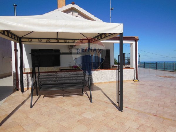 casa indipendente in vendita a Vieste