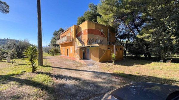 casa indipendente in vendita a Vieste
