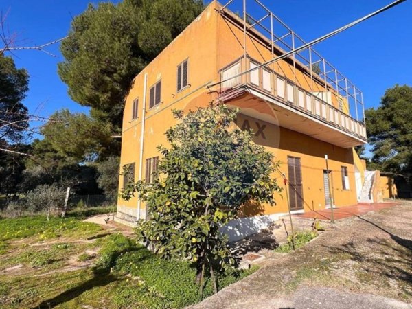 casa indipendente in vendita a Vieste