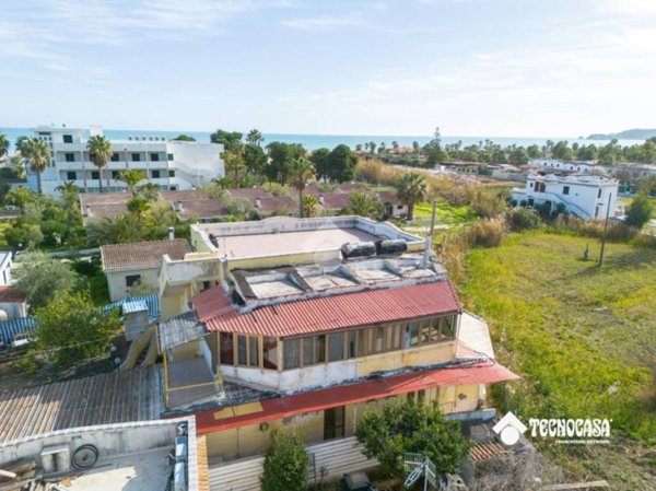 casa indipendente in vendita a Vieste