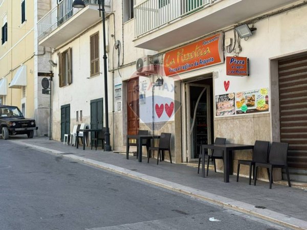 locale commerciale in vendita a Vieste