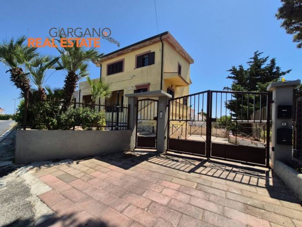 casa indipendente in vendita a Vieste
