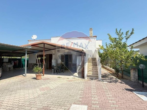 casa indipendente in vendita a Vieste