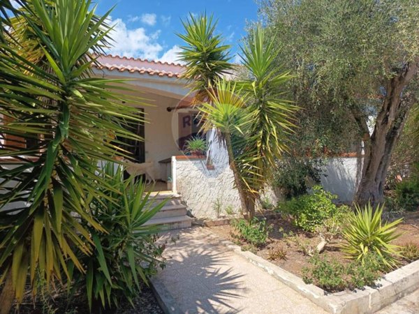 casa indipendente in vendita a Vieste