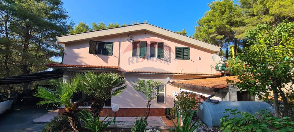 casa indipendente in vendita a Vieste