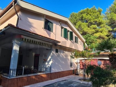 casa indipendente in vendita a Vieste