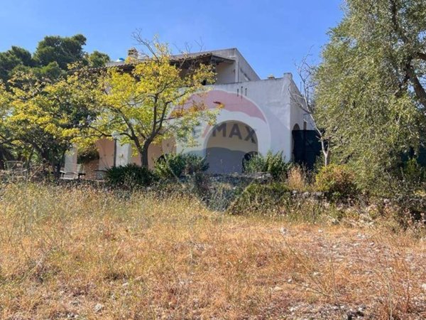 casa indipendente in vendita a Vieste