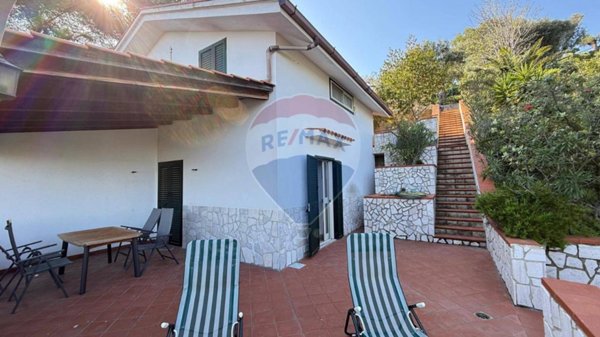 casa indipendente in vendita a Vieste