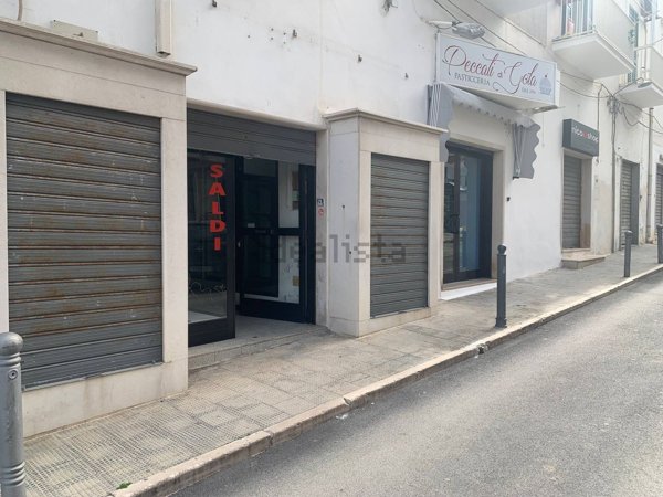 locale commerciale in vendita a Vieste