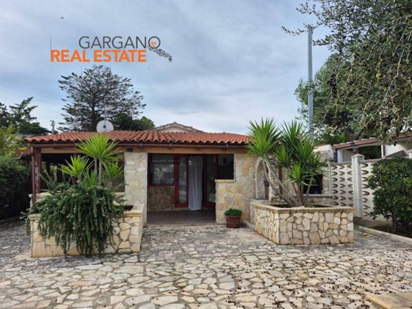 casa indipendente in vendita a Vieste