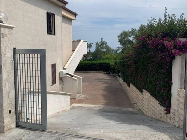 casa indipendente in vendita a Vieste