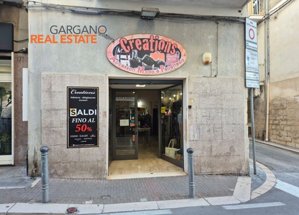 locale commerciale in vendita a Vieste