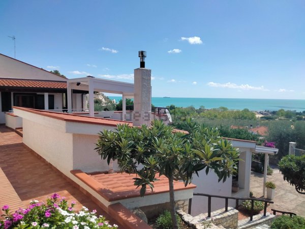 casa indipendente in vendita a Vieste