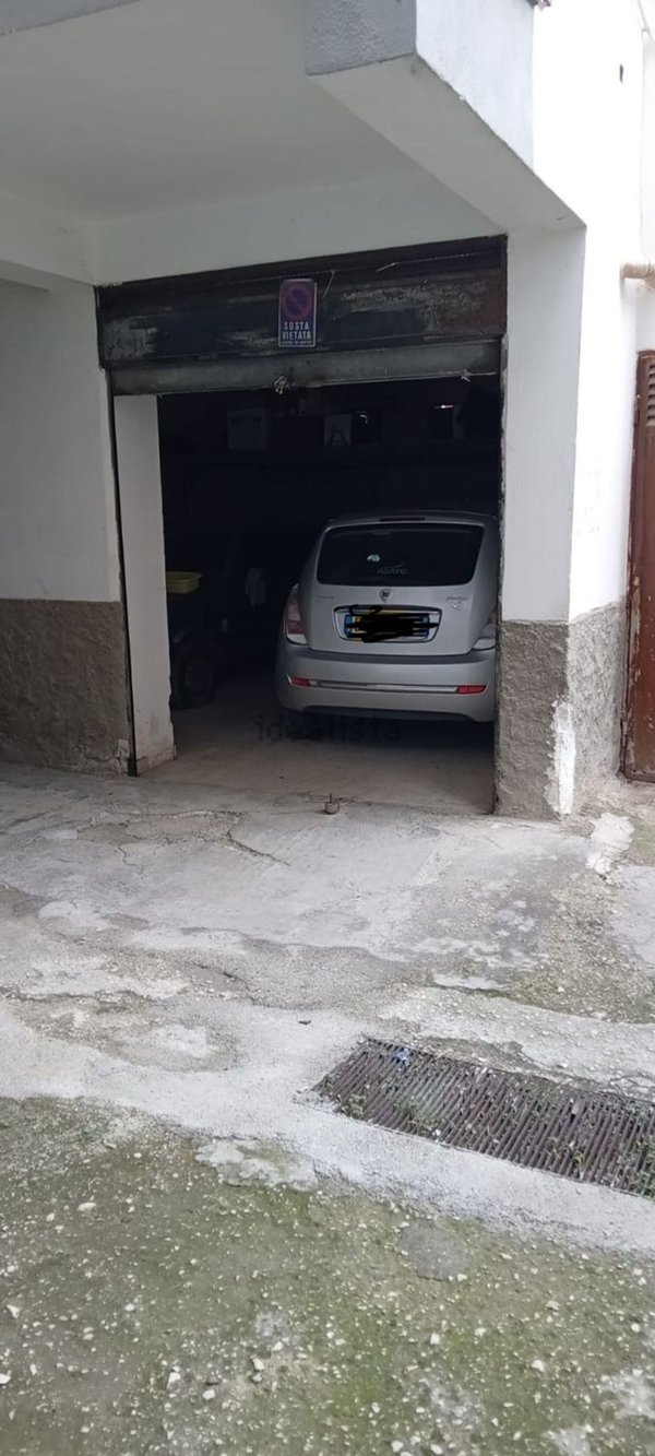 locale di sgombero in vendita a Vieste