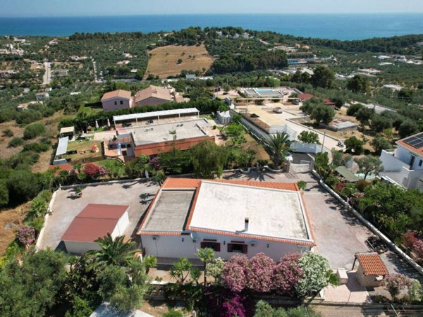 casa indipendente in vendita a Vieste
