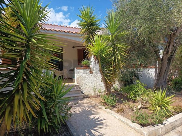 casa indipendente in vendita a Vieste