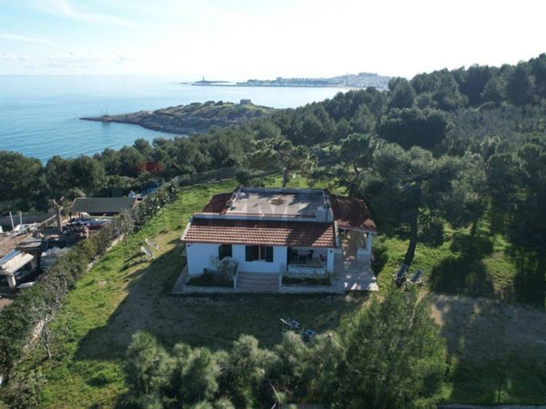 casa indipendente in vendita a Vieste