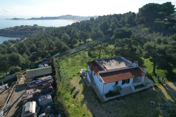 casa indipendente in vendita a Vieste