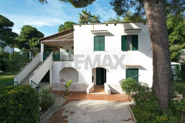 casa indipendente in vendita a Vieste