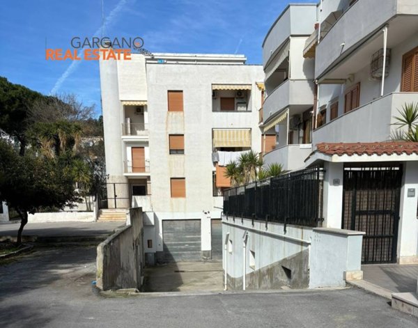 locale commerciale in vendita a Vieste