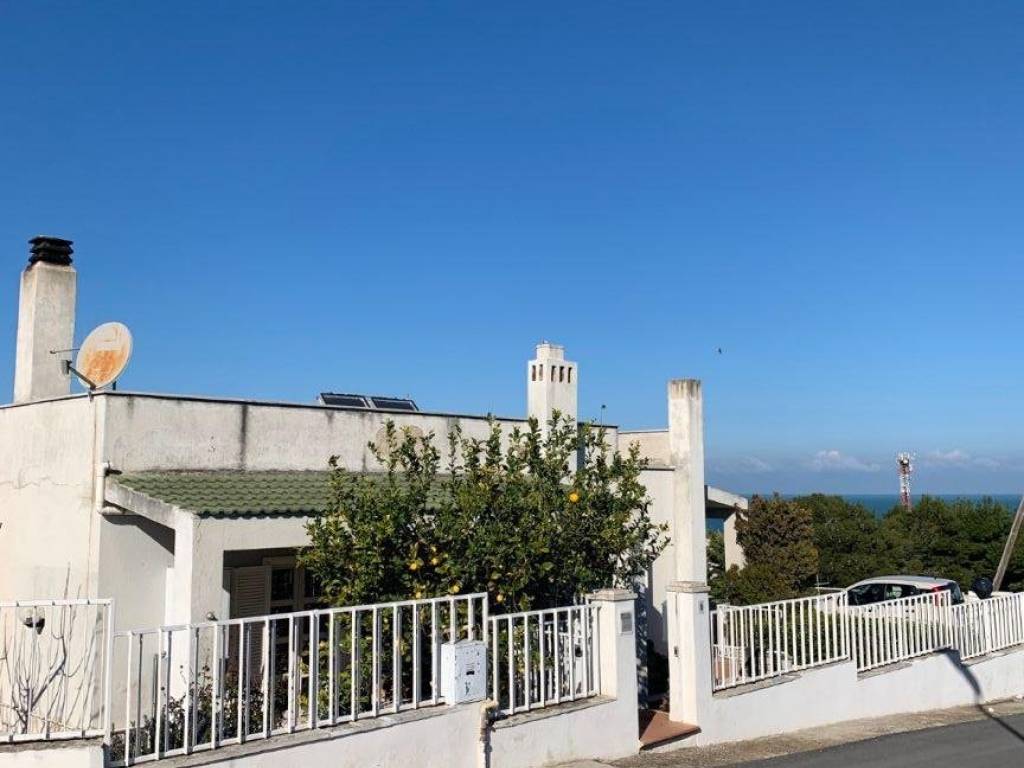 casa indipendente in vendita a Vieste