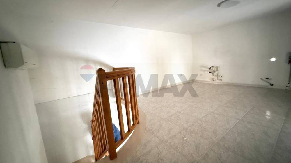 locale commerciale in vendita a Vieste