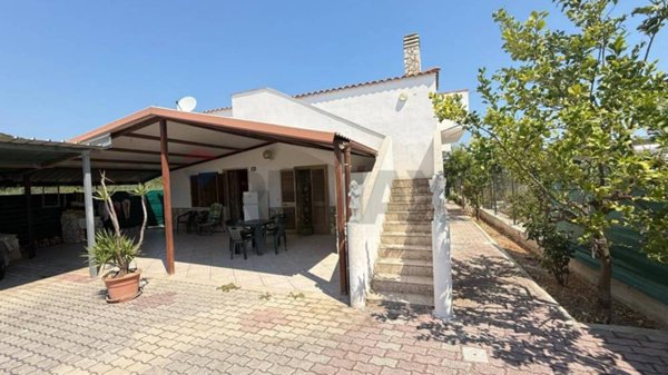 casa indipendente in vendita a Vieste