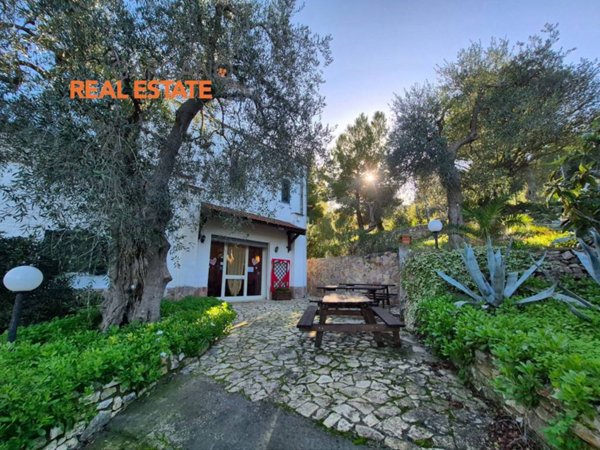 intera palazzina in vendita a Vieste