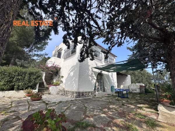 casa indipendente in vendita a Vieste