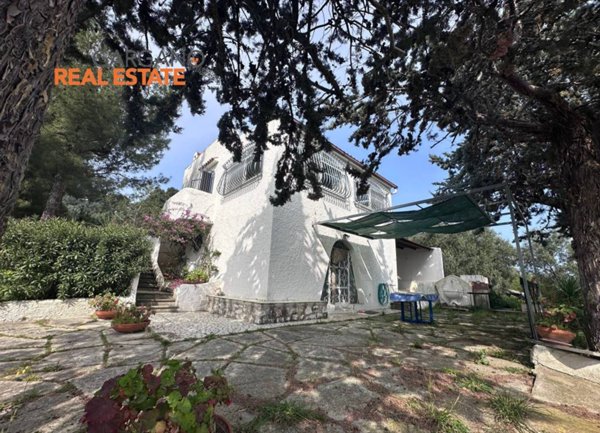 casa indipendente in vendita a Vieste