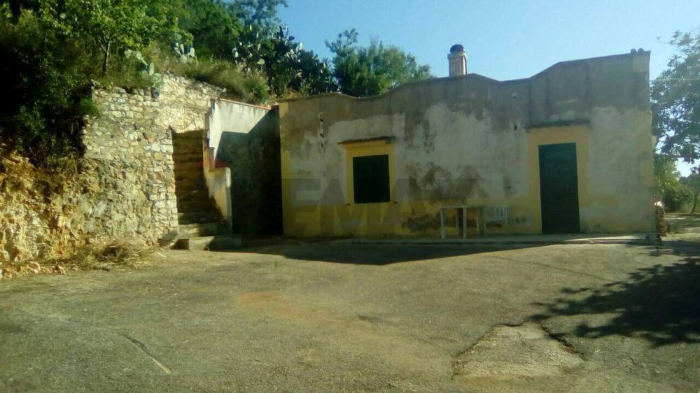casa indipendente in vendita a Vieste in zona Pugnochiuso