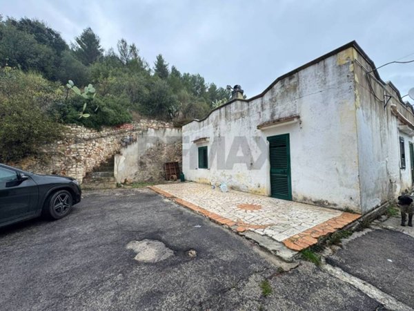 casa indipendente in vendita a Vieste in zona Pugnochiuso