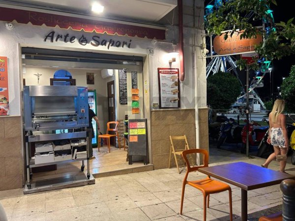 locale commerciale in vendita a Vieste