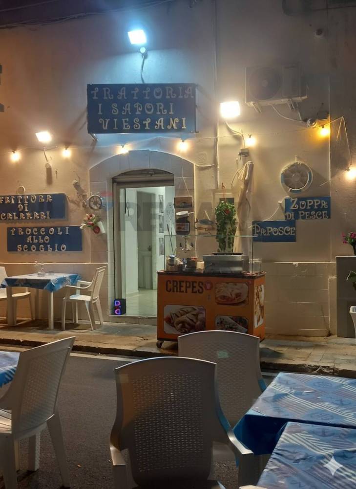 locale commerciale in vendita a Vieste