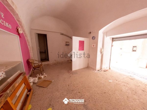 locale commerciale in vendita a Vieste