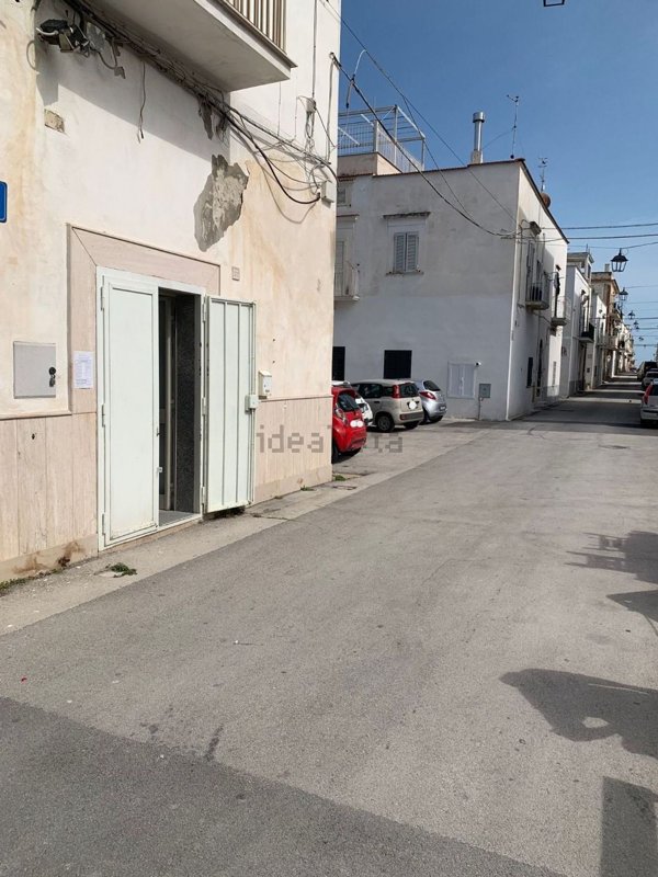 locale commerciale in vendita a Vieste