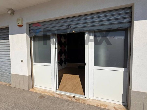 locale di sgombero in vendita a Vieste
