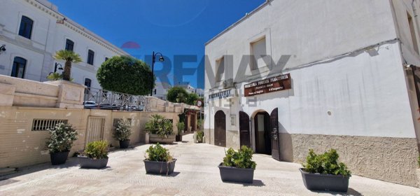 locale commerciale in vendita a Vieste