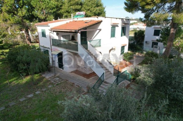 casa indipendente in vendita a Vieste