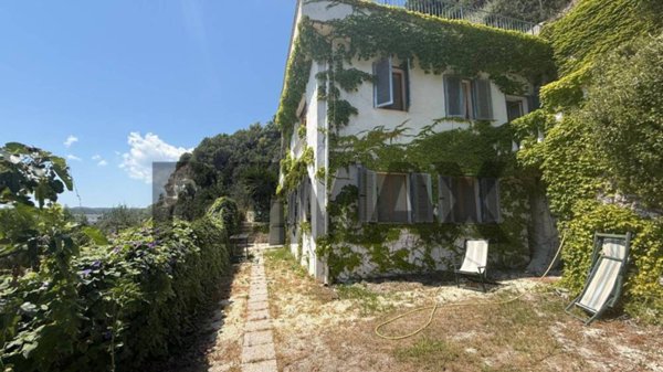 casa indipendente in vendita a Vieste
