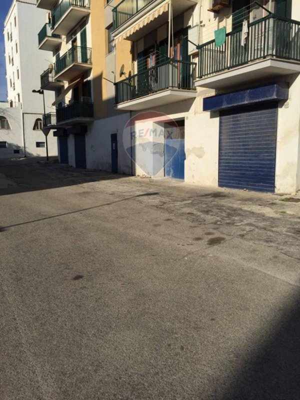 locale commerciale in vendita a Vieste