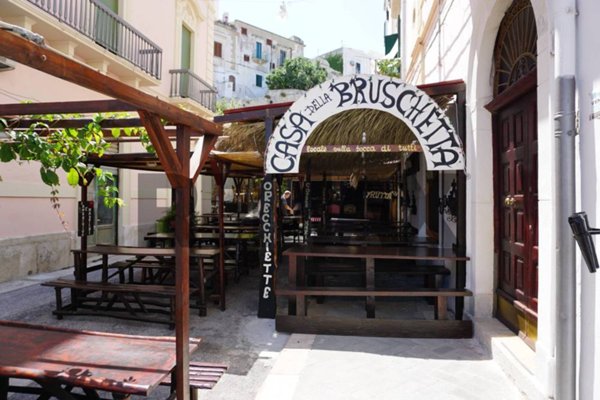 locale commerciale in vendita a Vieste