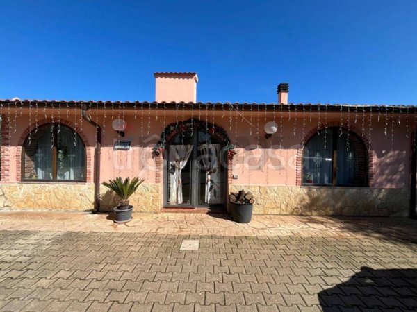 casa indipendente in vendita a Vieste in zona Pugnochiuso