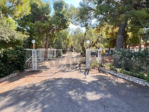 intera palazzina in vendita a Vieste in zona Pugnochiuso