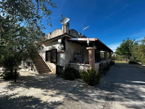 casa indipendente in vendita a Vieste