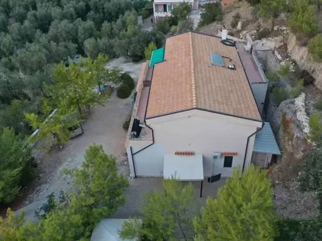 casa indipendente in vendita a Vieste
